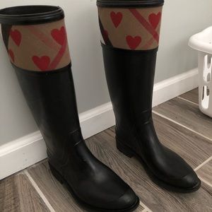 Burberry heart rain boots